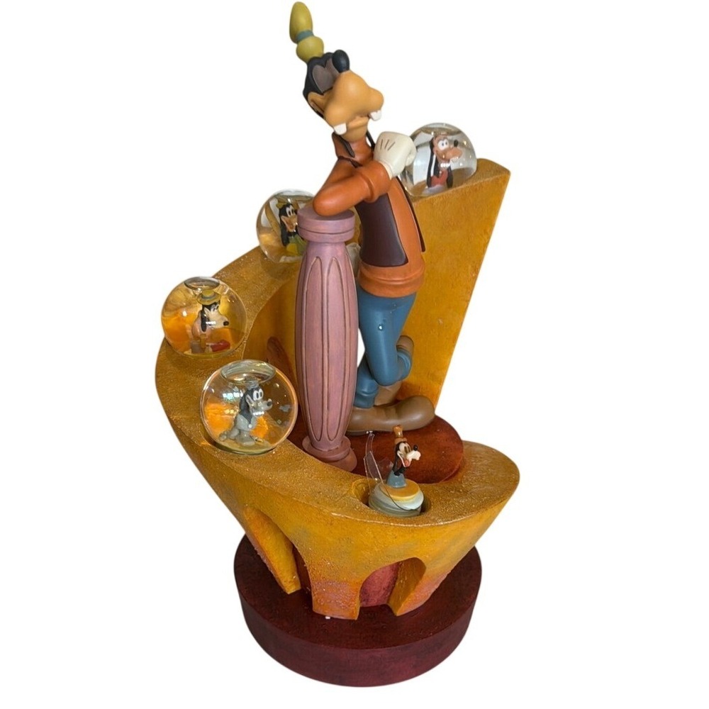 DISNEY Disney Goofy 70th Anniversary Snow Globe Statue